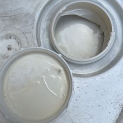 Pintura nueva color crema clara 120 cada bote