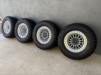 17” INCH LOCK OFF ROAD MOJAVE MACHINED SILVER WHEELS/RIMS WITH 33” INCH BFGOODRICH KM3 TIRES