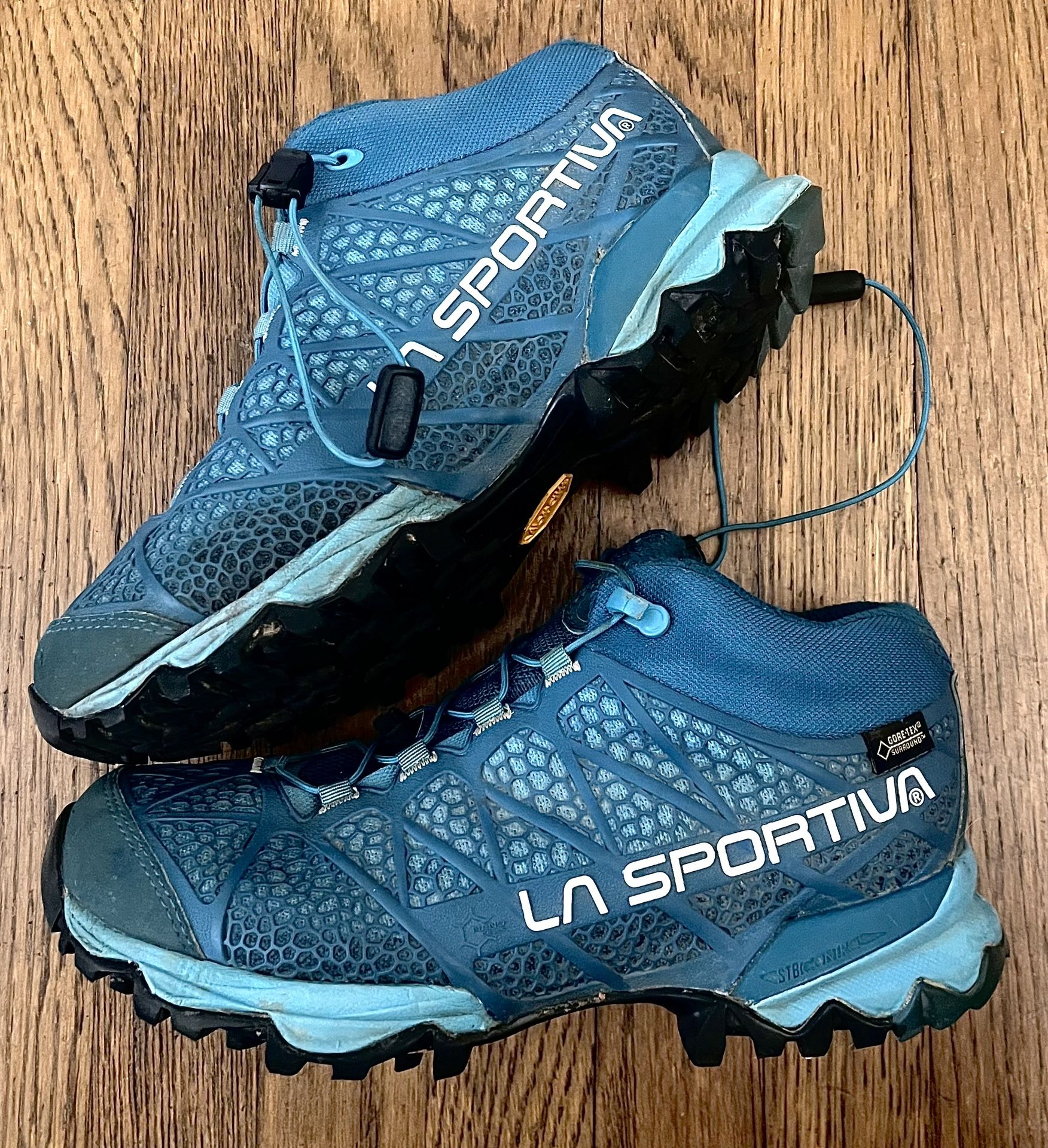 WOMENS LA SPORTIVA MID HIKING BOOTS