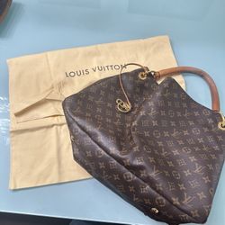 Louis Vuitton Monogram Artsy Handbag
