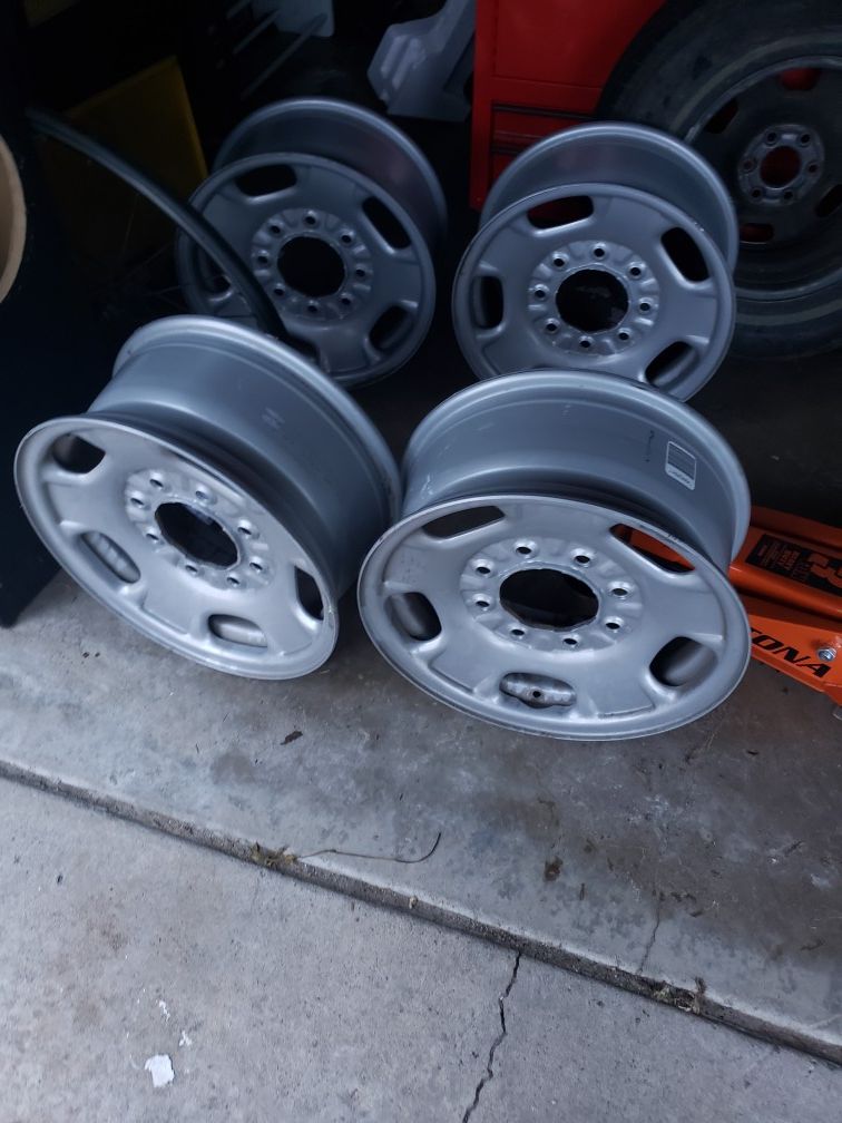 8 lug rims 17×7 1/2 Accuride
