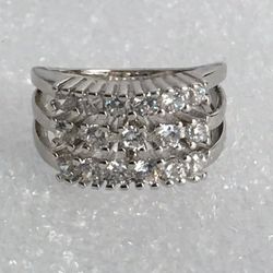 BEAUTIFUL LADIES RHINESTONE RING SIZE 6
