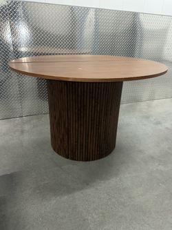 Modern Round Dining Table – Walnut