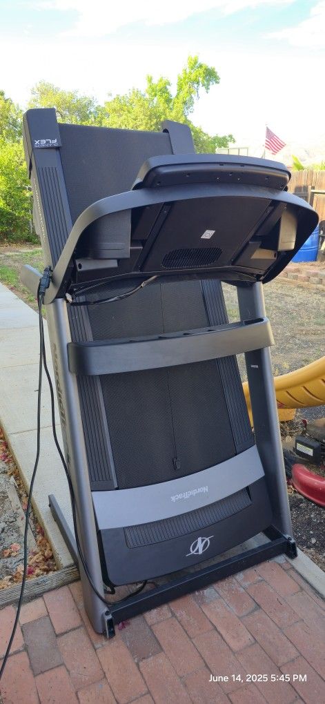 Commercial 1750 Nordictrack Treadmill