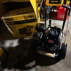Dewalt by Honda Engine  pressure washer3600 psi  used like new 
