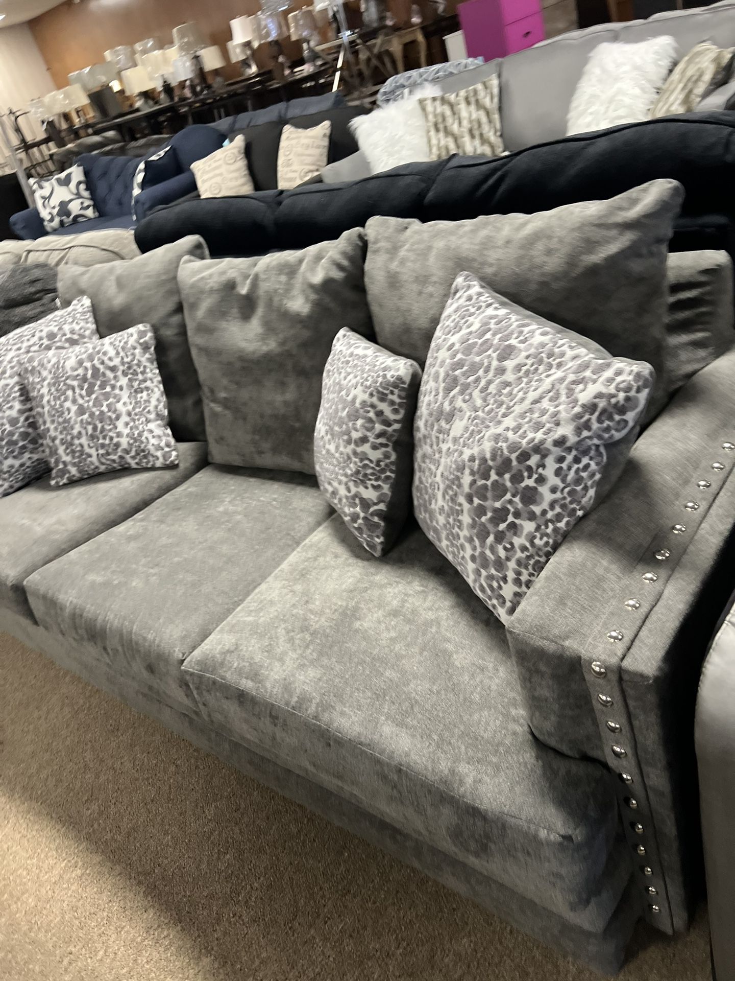 Gorgeous Nice Nailhead Couch With Pillows