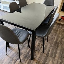 Dining Table with 6 Chairs 