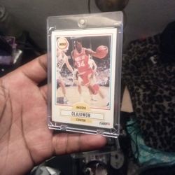 Akeem Olajuwon Fleer Card