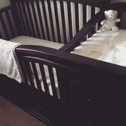 Convertible Crib/toddler bed with Changing Table