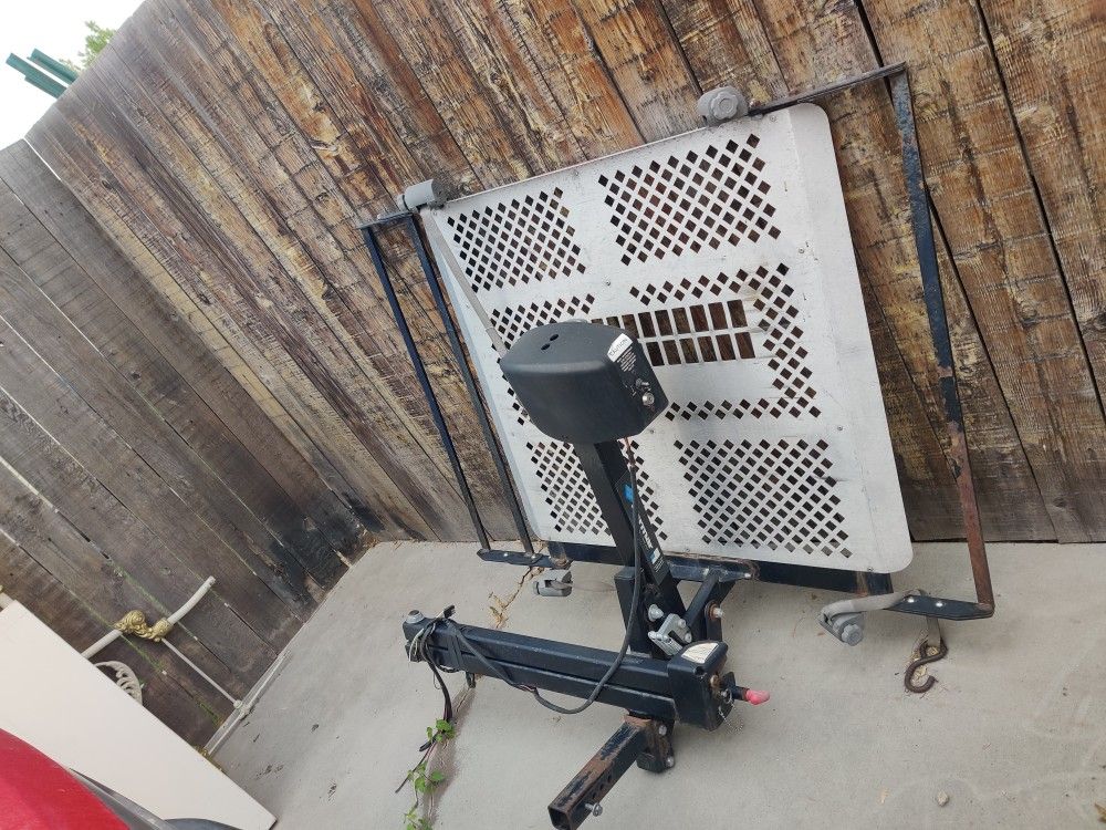 Harmar Wheelchair Lift Swings Away While Connected For Easy Access 600