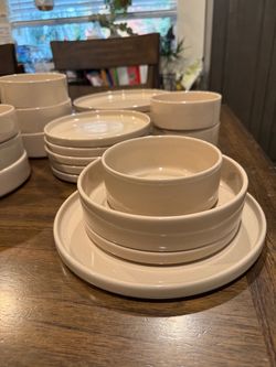 Herogo 24-Piece Stoneware Dinnerware Set – Service for 6