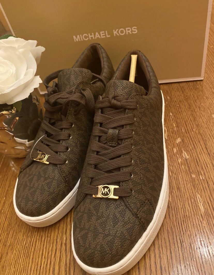AUTHENTIC MICHAEL KORS BROWN MONOGRAM 7.5