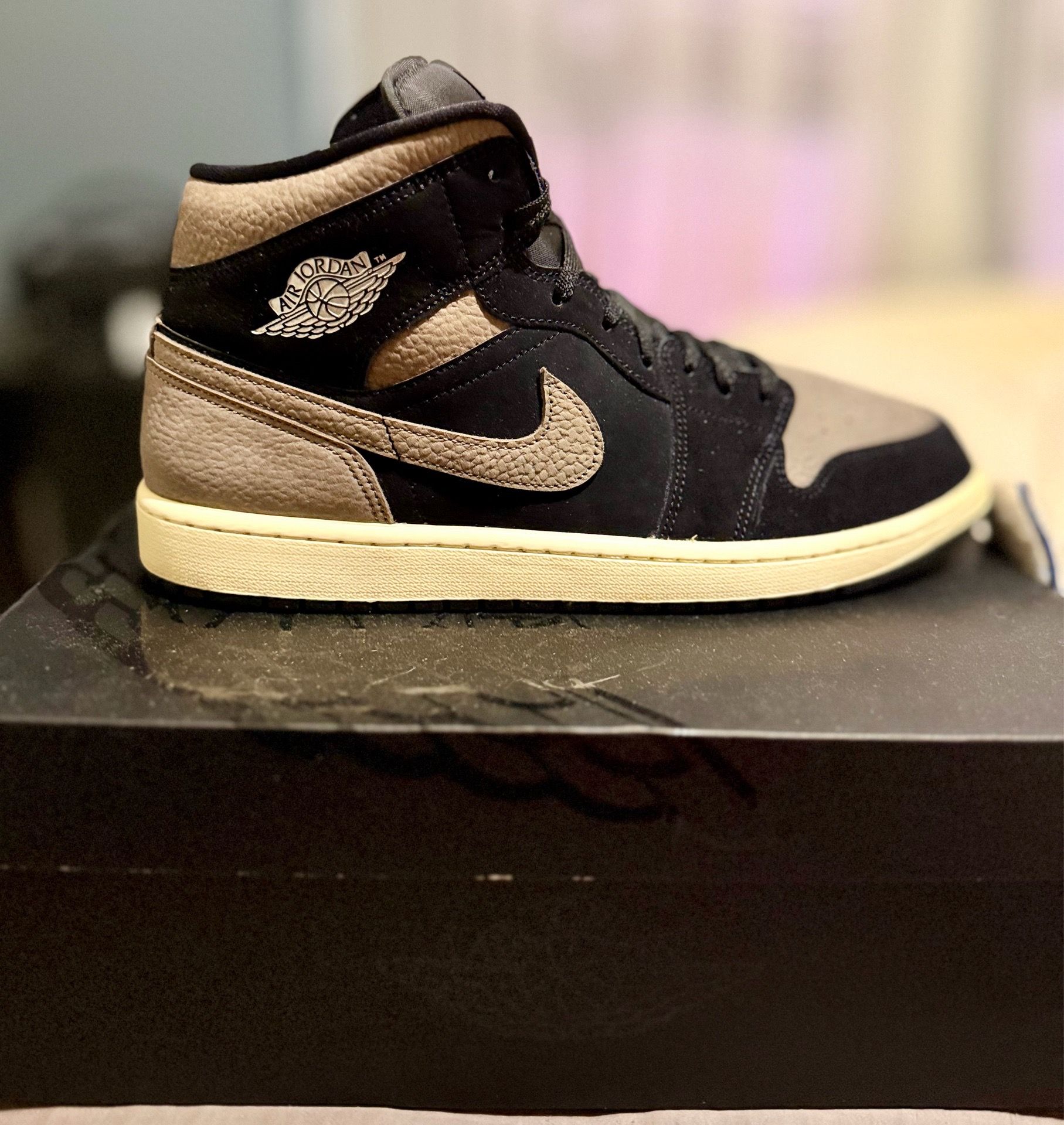 Jordan 1 Mid SE Olive Grey