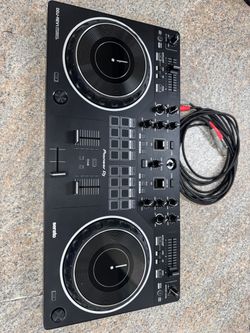 Pioneer DJ DDJ-REV1 performance DJ controller Serato Life