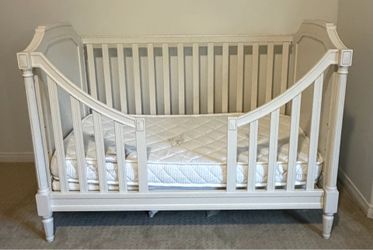 Pottery Barn Blythe White crib