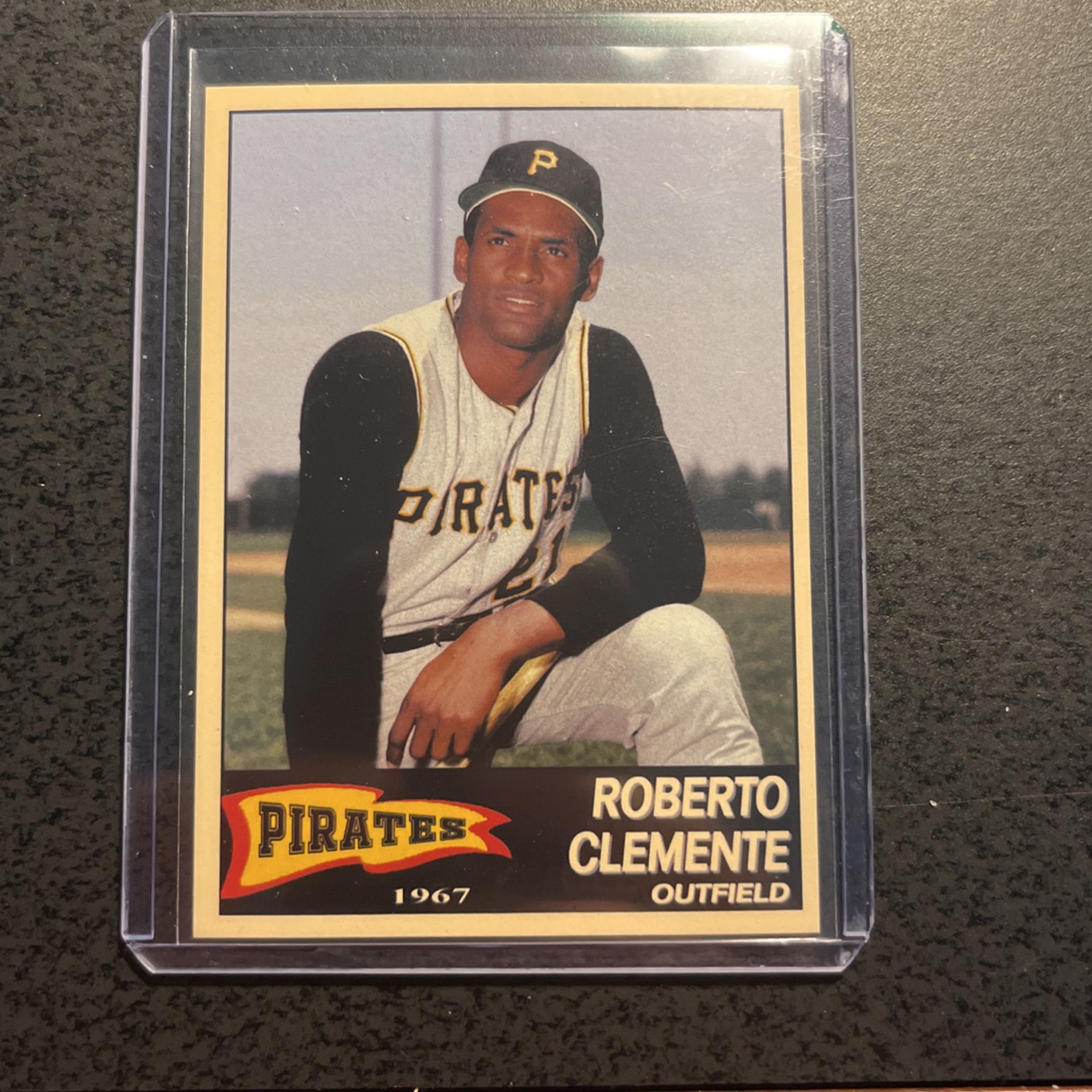 6 Roberto Clemente Baseball Cards