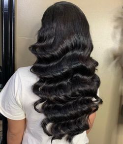 2”inch curling 🥌 iron . For Hollywood waves.