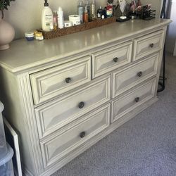 Macy’s Dresser with 7 drawers / double dresser