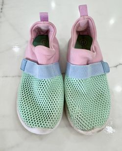 Girls Summer Water Shoes - size 10 