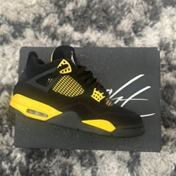 Jordan 4 Thunder 