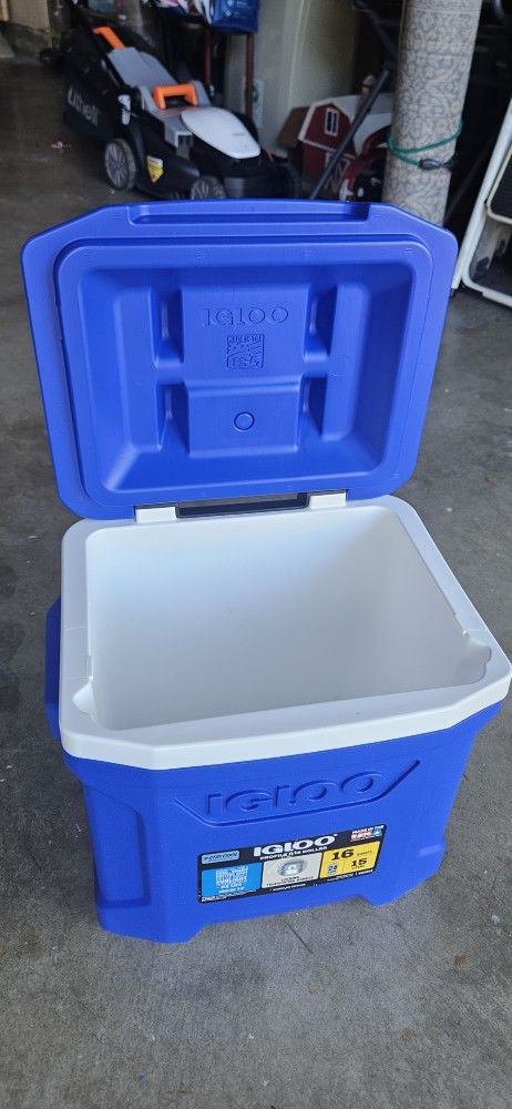 IGLOO 16qt Rolling Cooler 