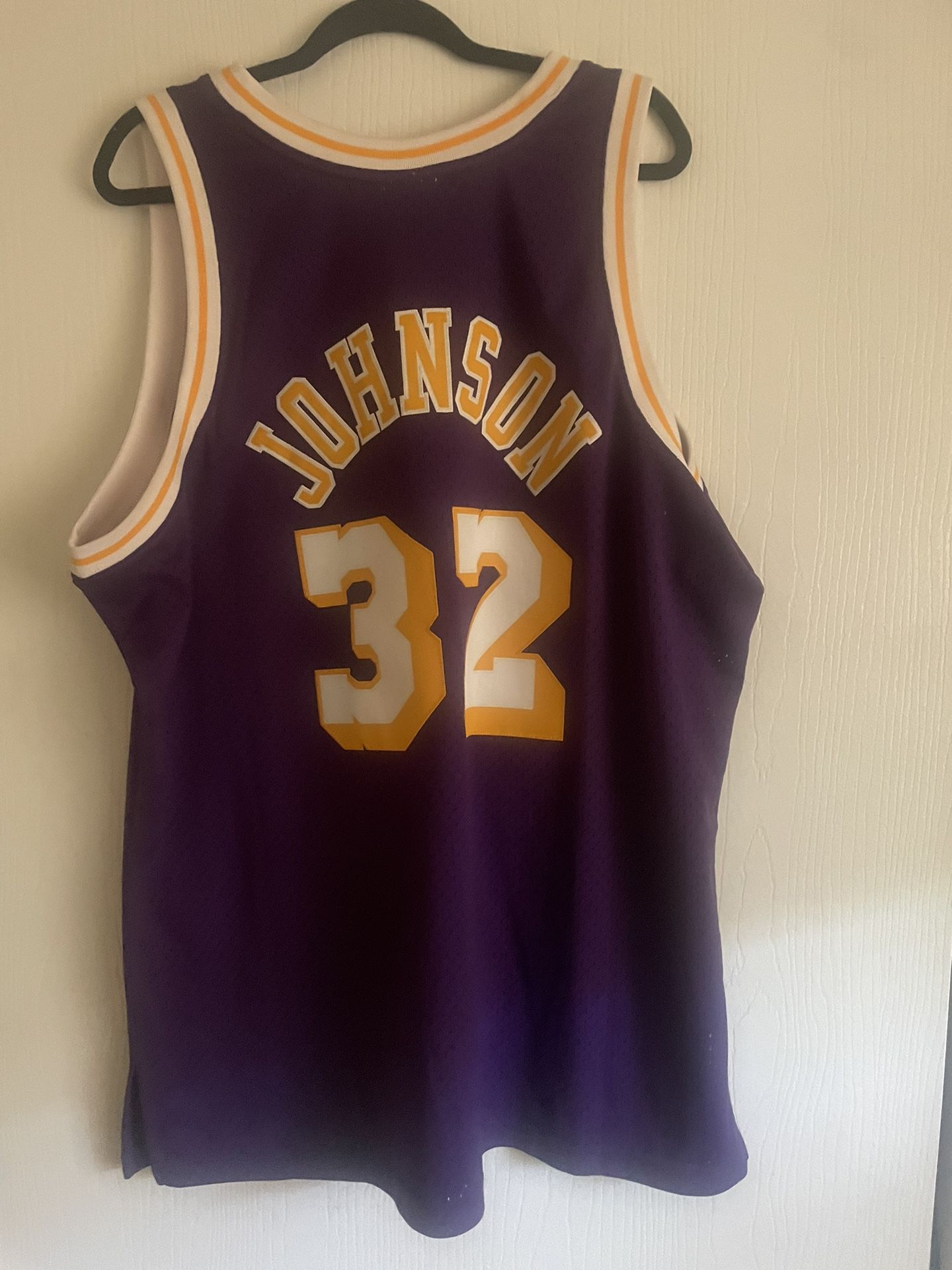 How To Spot a FAKE Authentic Mitchell & Ness Throwback Jersey