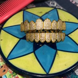 18k Solid gold vvs grillz set
