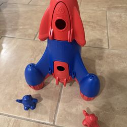 Green Toys Rocket Ship And Astronauts 