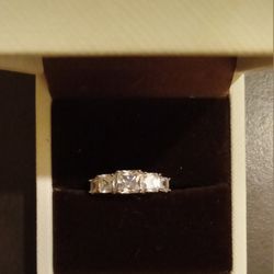 14kt White Gold White Sapphire Ring Size 7