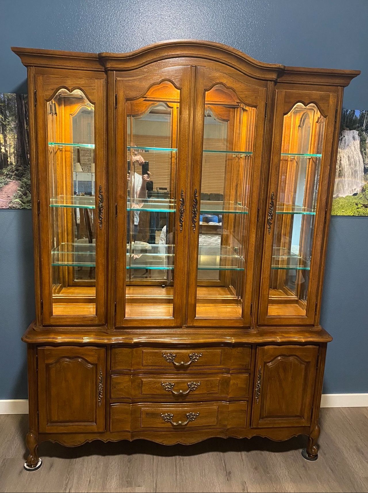VINTAGE FRENCH COUNTRY THOMASVILLE WALNUT  HUTCH  