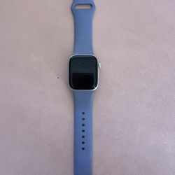 Apple Watch Series 6 (44mm, Aluminum Case) – Like New  Condition