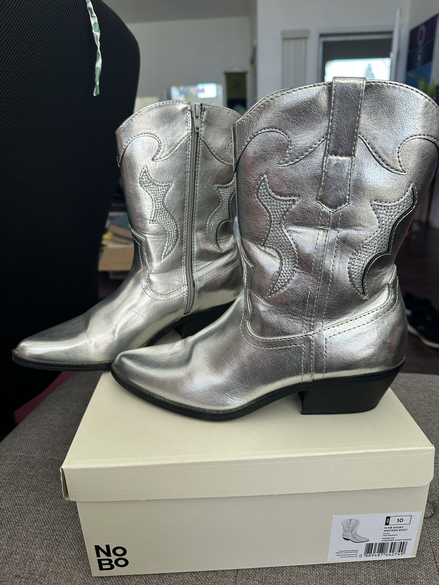 Silver No Boundaries Western Boot with Sparkly Rhinestones
