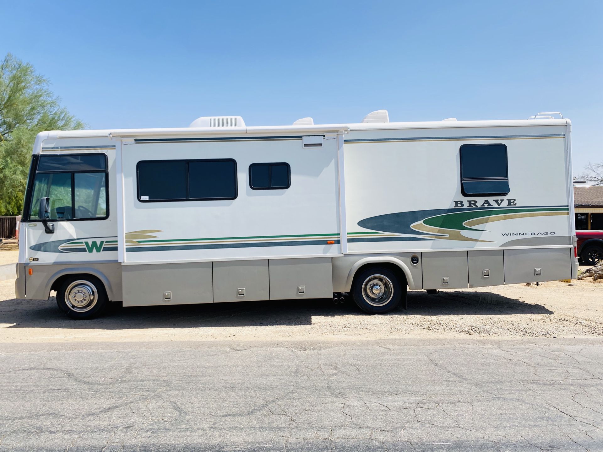 I am selling my 2003 Winnebago brave 29 foot class A motorhome with one large slide out everything works great only 80,000 original miles no problems
