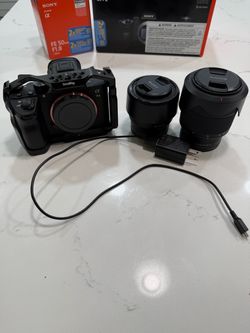 Sony A7 iii with 28-70 kit lens + 50mm F1.8 + Smallrig cage