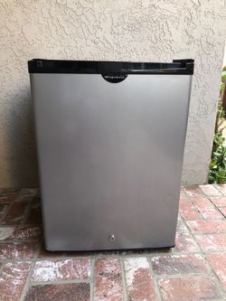 Frigidaire mini refrigerator