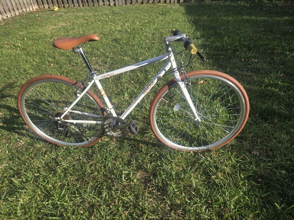 Bicicleta híbrida DIOKO 430 Venosa, cambio de marchas de 21