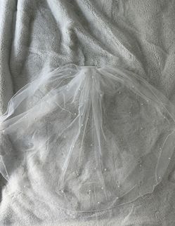 New - Tulle Veil with Pearls