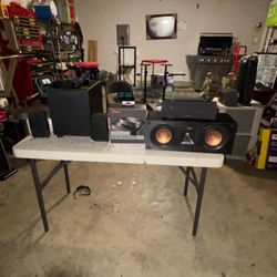 Speakers a sub woofer