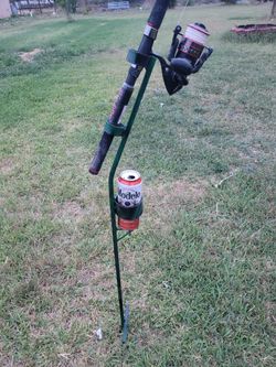 Rod holder with drink holder