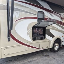 Motor Home Winnebago 40,000 miles Rv