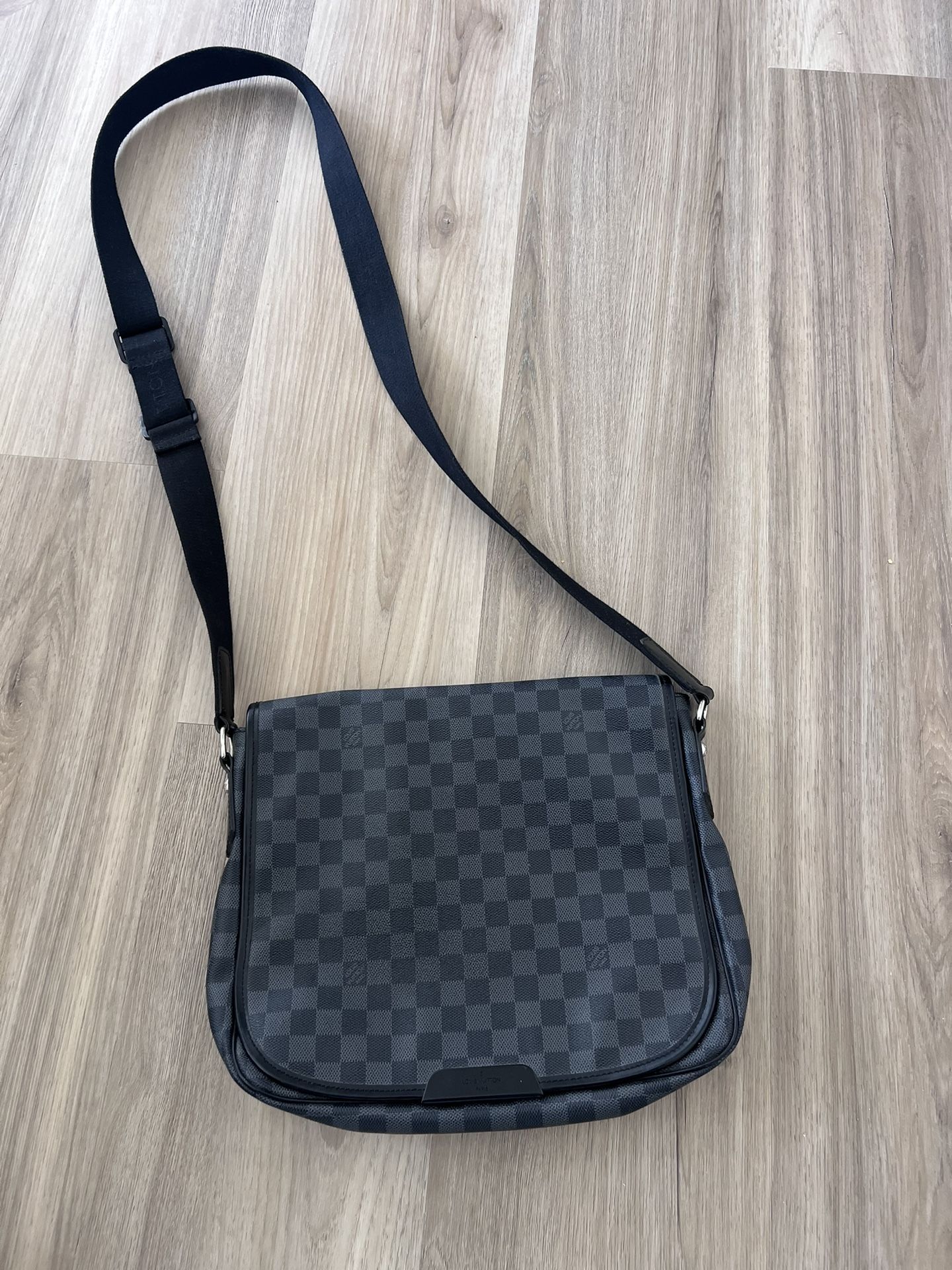 Louis Vuitton Messenger Bag