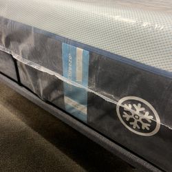 🔥Tempur Luxe Breeze California King Mattress Soft $1500