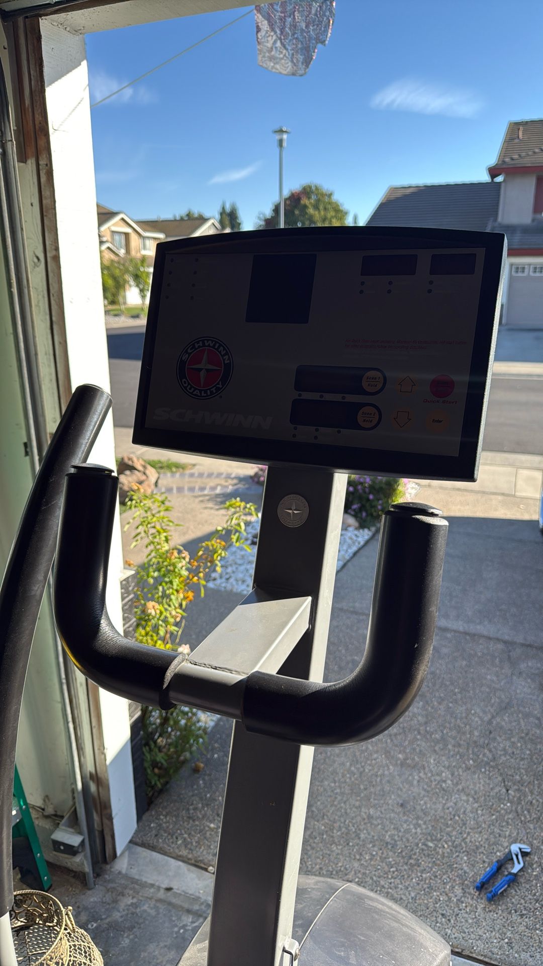 Free!!! Schwinn 410i Elliptical trainer