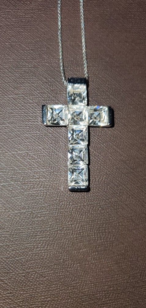 Gorgeous Shiny Cross Necklace 