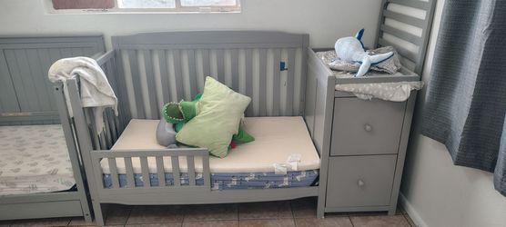 Cribs/toddler bed / full size bed