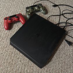 PlayStation 4 Console + 2 Controllers 