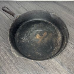 Griswald No. 7 Cast Iron Skillet Erie 701 Large Black Logo Double Spout Flat