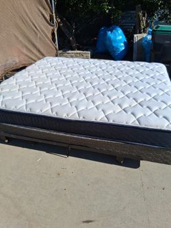 King size mattes very clean   buen estado poc uso