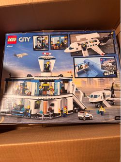 2 LEGO City Airport with Airplane 60502