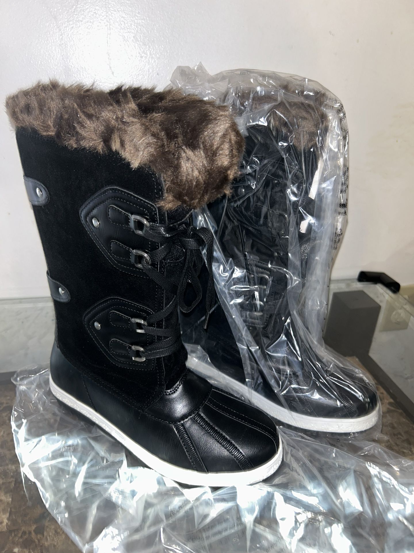 Women’s Boots Snow Winter size 8